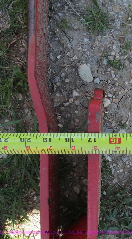 image for item S9577 Massey Fergusen 1016 quick attach loader