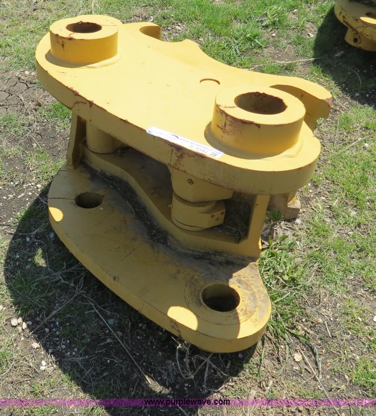 image for item S9582 Caterpillar 330 hydraulic quick coupler