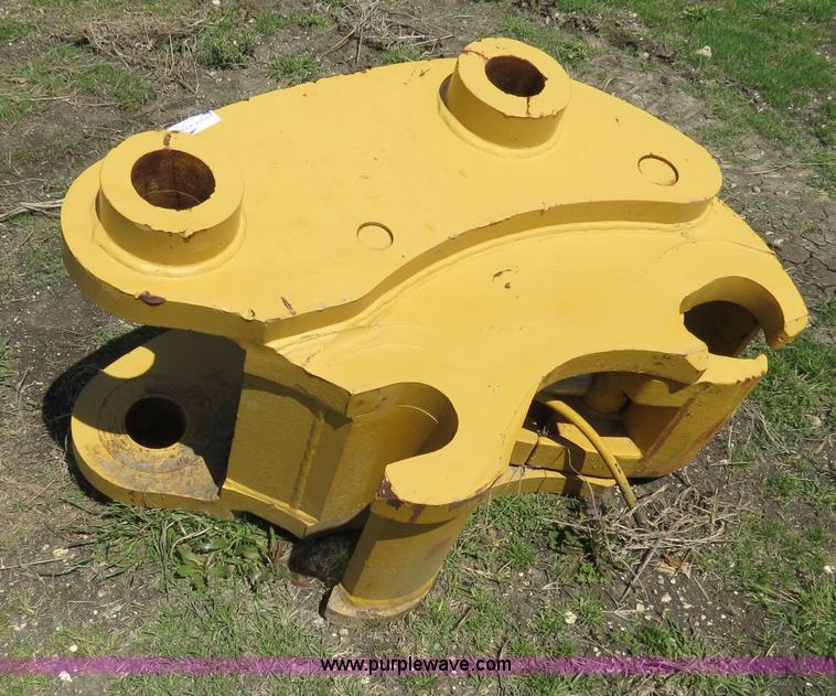 image for item S9582 Caterpillar 330 hydraulic quick coupler