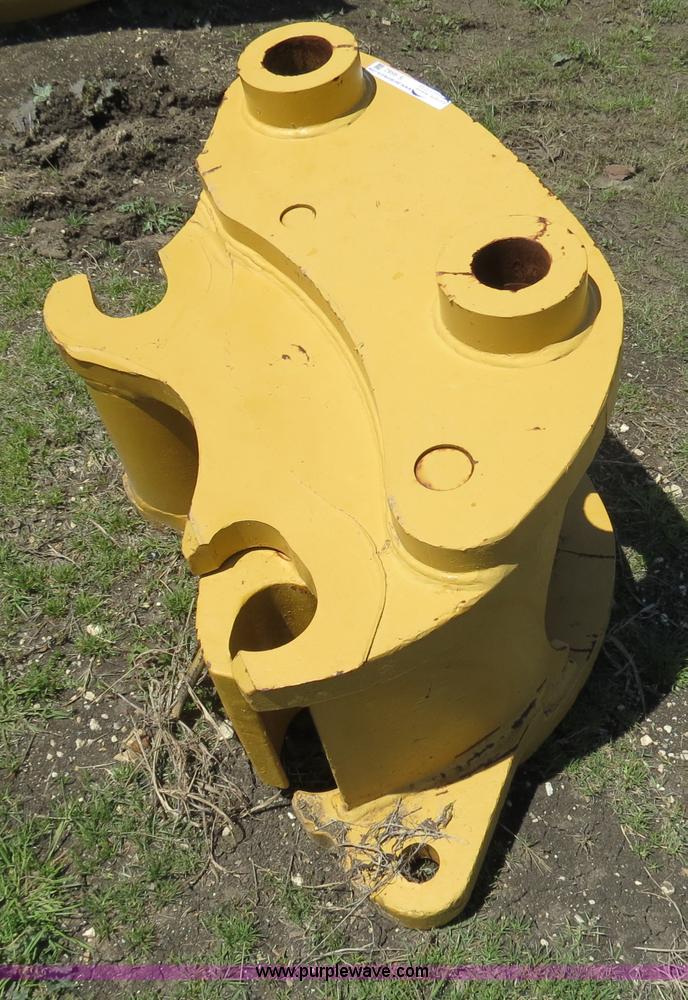 image for item S9582 Caterpillar 330 hydraulic quick coupler