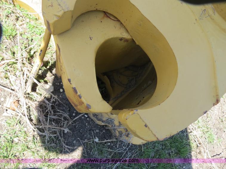 image for item S9582 Caterpillar 330 hydraulic quick coupler