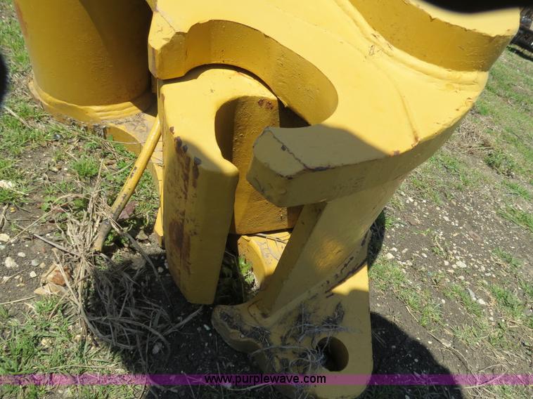 image for item S9582 Caterpillar 330 hydraulic quick coupler