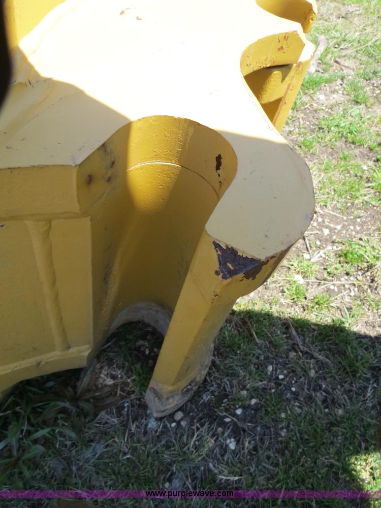 image for item S9582 Caterpillar 330 hydraulic quick coupler