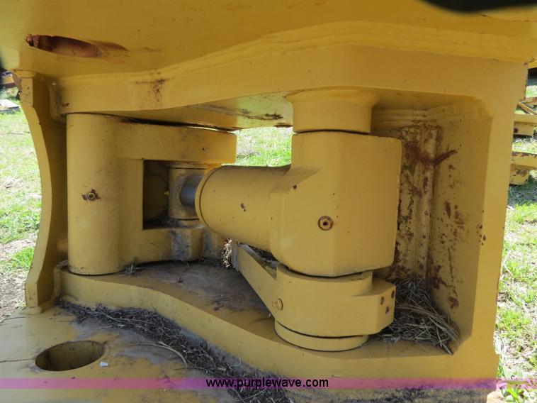 image for item S9582 Caterpillar 330 hydraulic quick coupler
