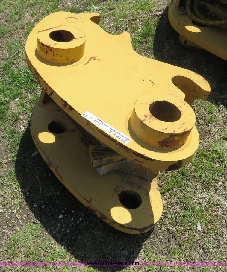 image for item S9583 Caterpillar hydraulic quick coupler