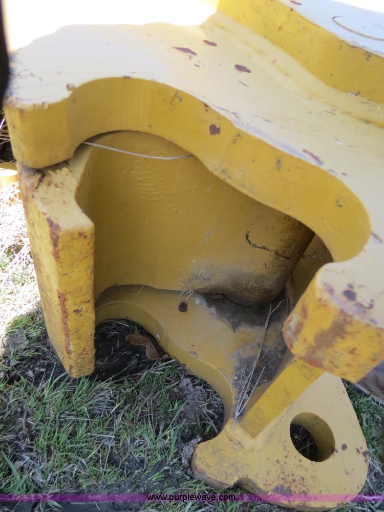 image for item S9584 Caterpillar 320 hydraulic quick coupler