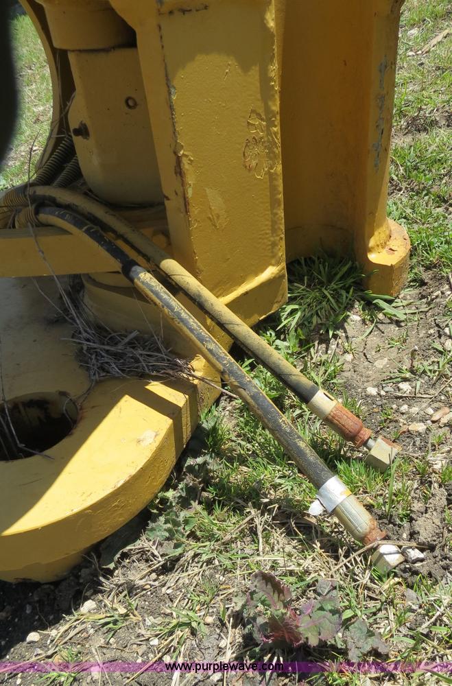 image for item S9584 Caterpillar 320 hydraulic quick coupler