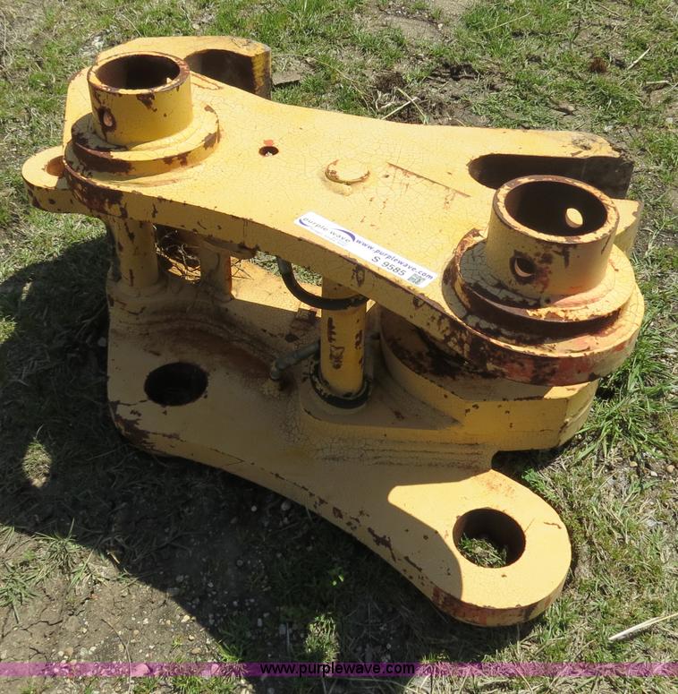 image for item S9585 Caterpillar 320 excavator hydraulic quick coupler