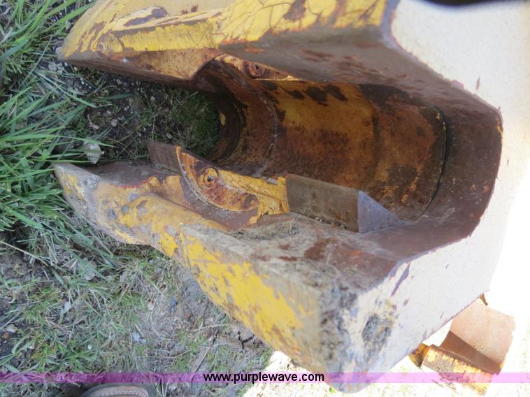 image for item S9585 Caterpillar 320 excavator hydraulic quick coupler