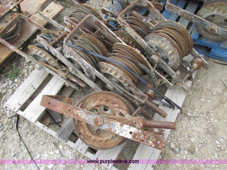 image for item V9969 (7) industrial come-alongs