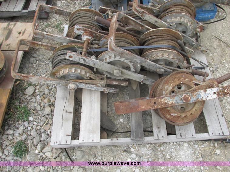 image for item V9969 (7) industrial come-alongs