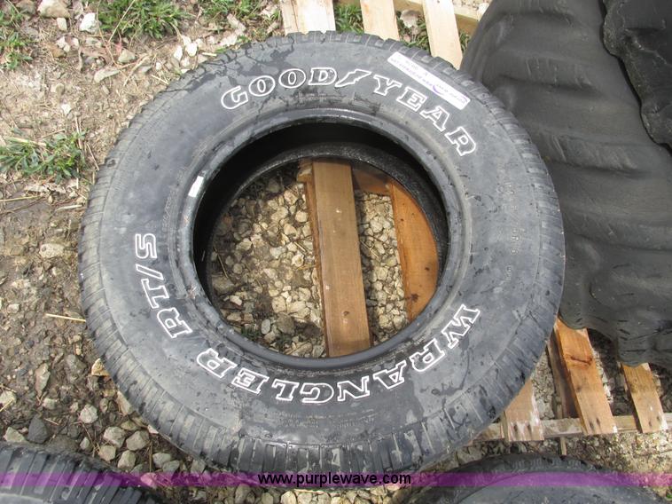 image for item V9979 (9) used 16" tires