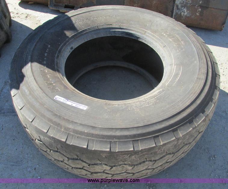 Brigestone 445/65R22.5 M849 tire in Kansas City, MO Item X9977 sold Purple Wave