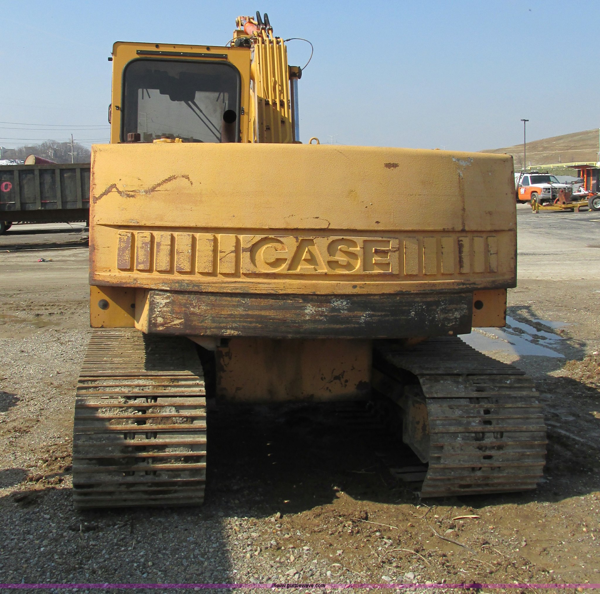 1990 Case 688 excavator in Valley Park, MO Item E7157 sold Purple Wave