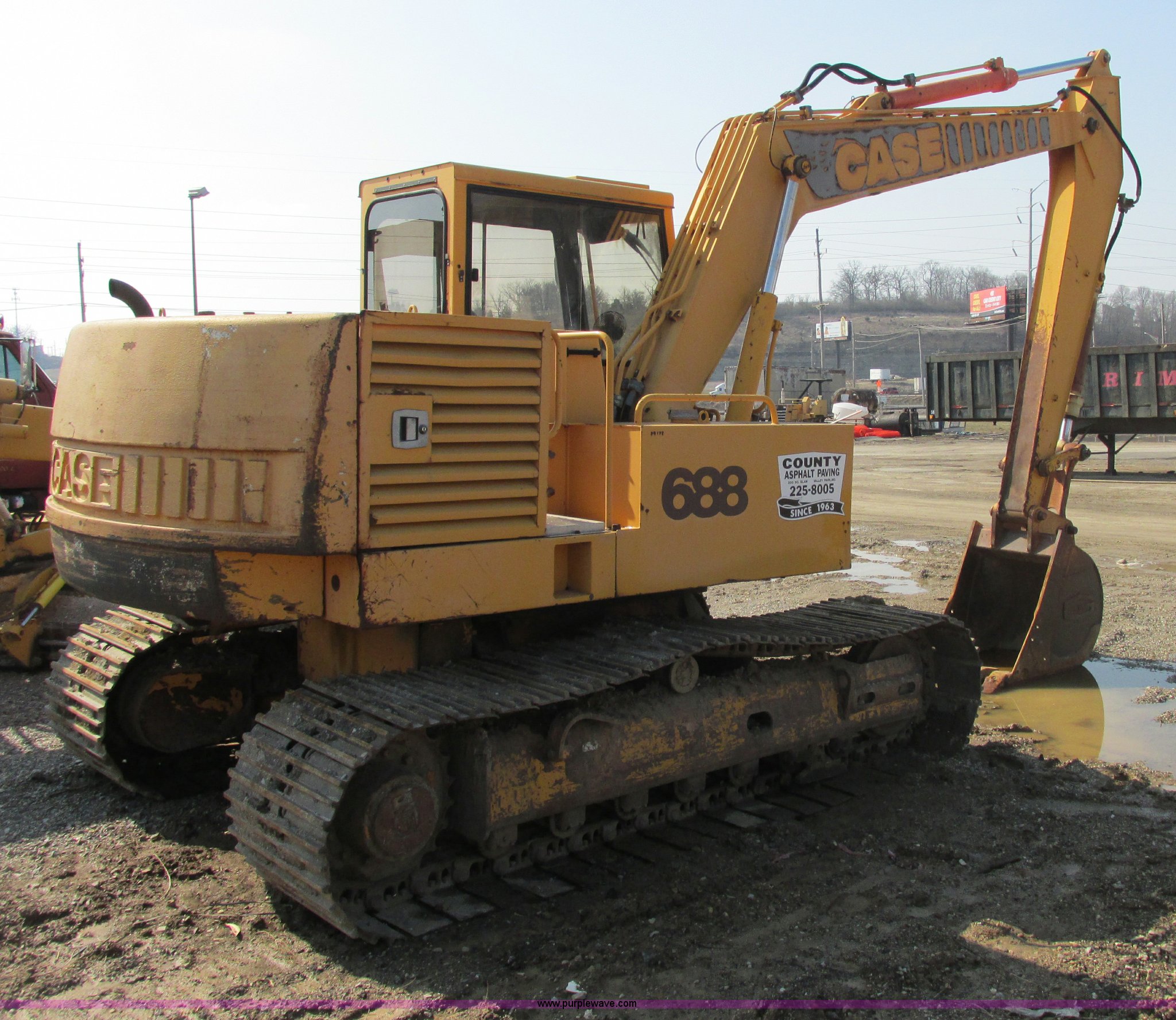 1990 Case 688 excavator in Valley Park, MO Item E7157 sold Purple Wave