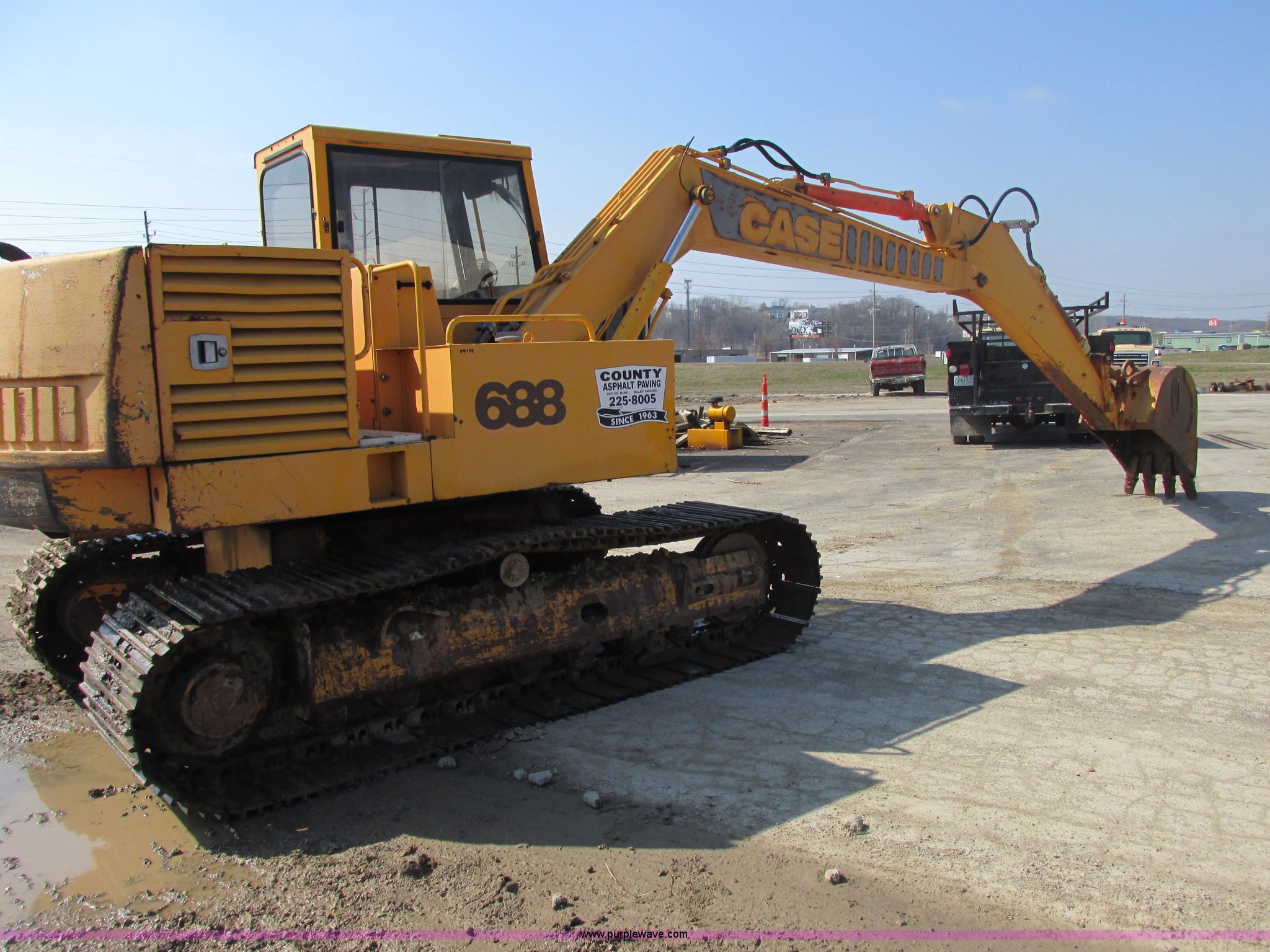 1990 Case 688 excavator in Valley Park, MO Item E7157 sold Purple Wave
