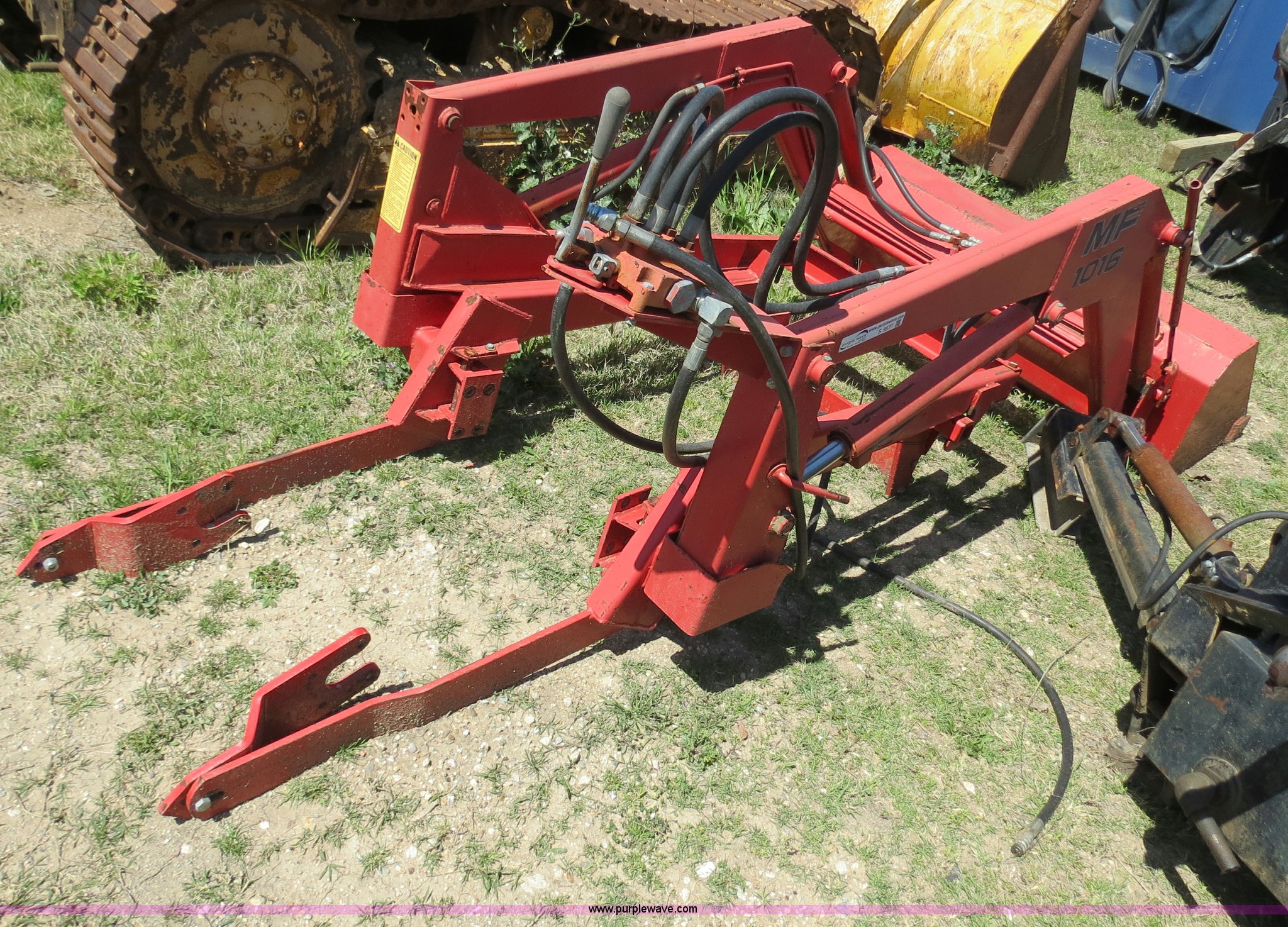 Massey Fergusen 1016 quick attach loader in Prosper, TX Item S9577