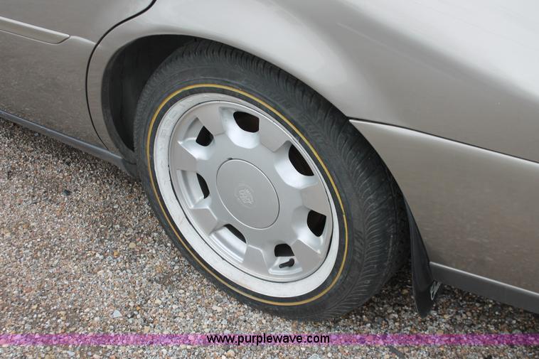 image for item E3402 2000 Cadillac DeVille