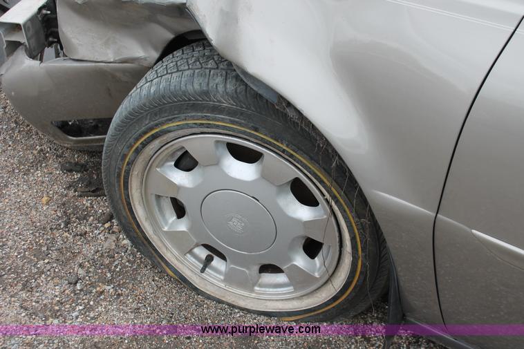 image for item E3402 2000 Cadillac DeVille