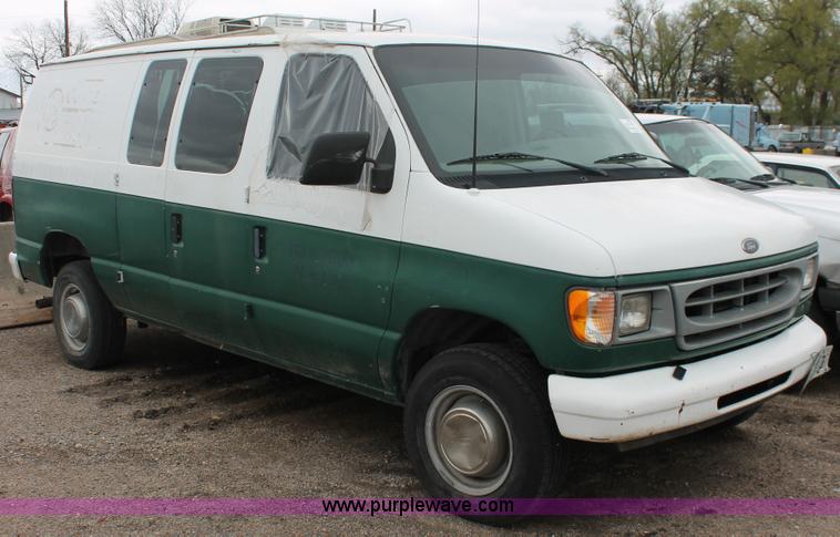 image for item E3404 2001 Ford Econoline E250 van