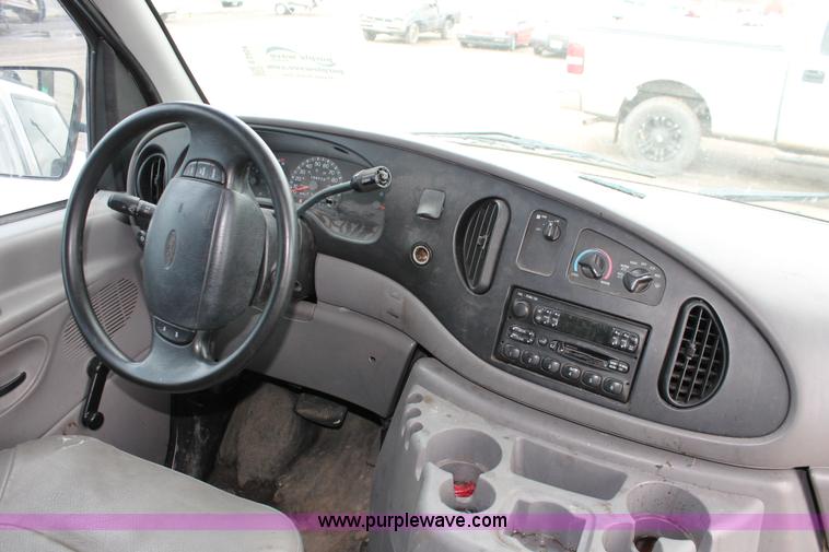 image for item E3404 2001 Ford Econoline E250 van