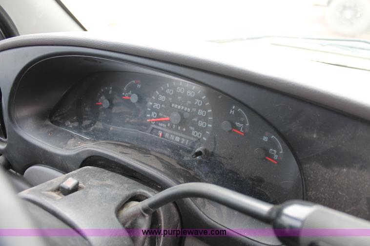 image for item E3404 2001 Ford Econoline E250 van