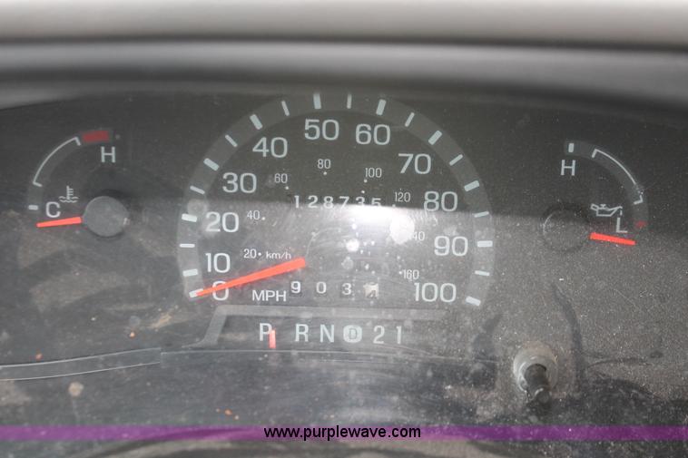 image for item E3404 2001 Ford Econoline E250 van