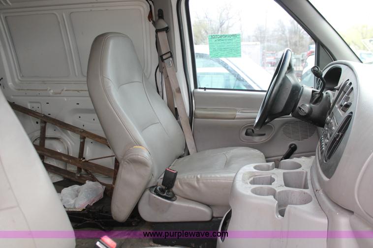 image for item E3404 2001 Ford Econoline E250 van