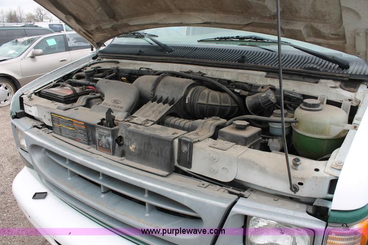 image for item E3404 2001 Ford Econoline E250 van