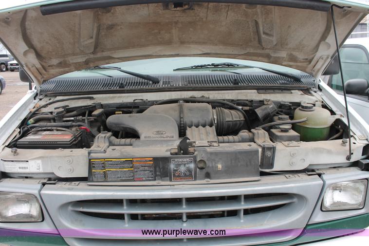 image for item E3404 2001 Ford Econoline E250 van