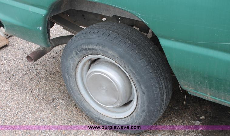 image for item E3404 2001 Ford Econoline E250 van