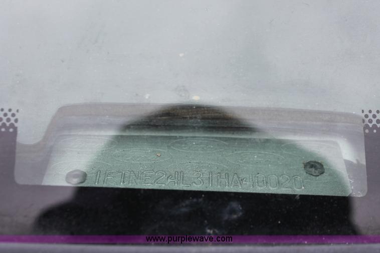 image for item E3404 2001 Ford Econoline E250 van