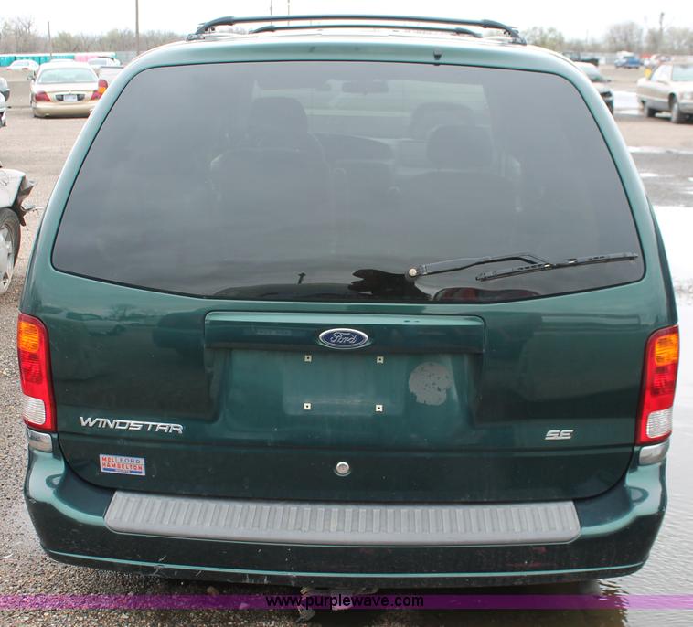 image for item E3405 2000 Ford Windstar SE van