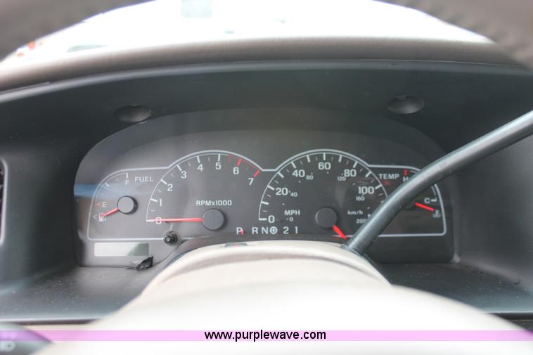 image for item E3405 2000 Ford Windstar SE van