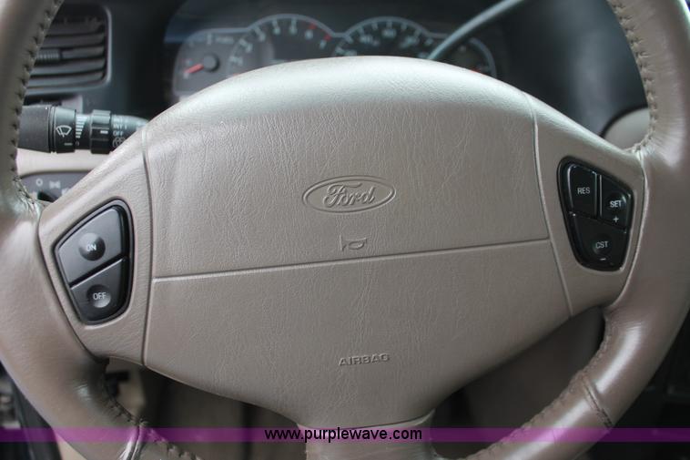 image for item E3405 2000 Ford Windstar SE van