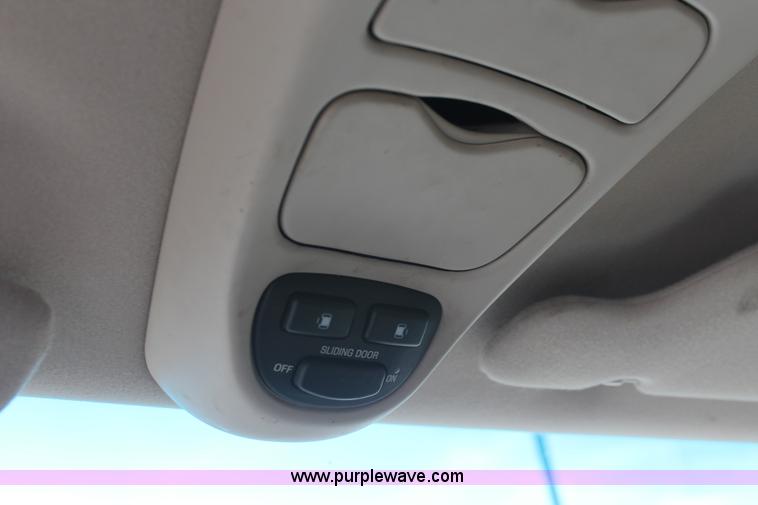 image for item E3405 2000 Ford Windstar SE van