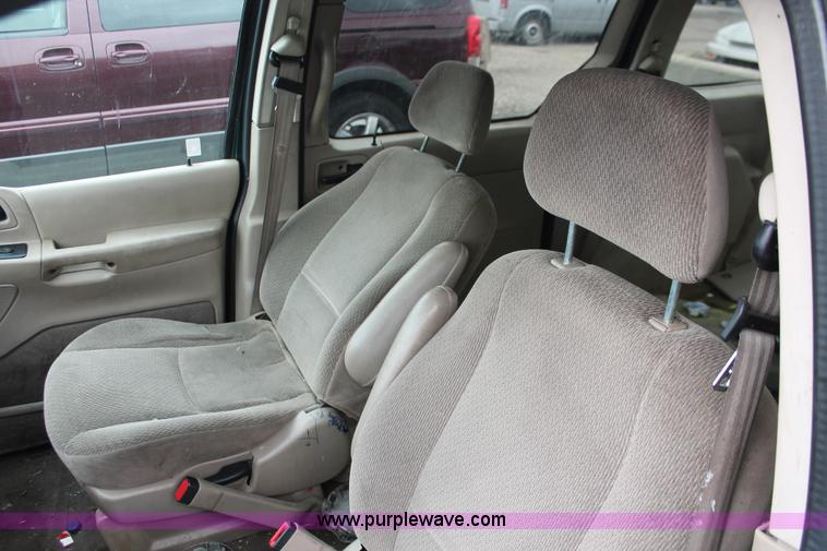 image for item E3405 2000 Ford Windstar SE van