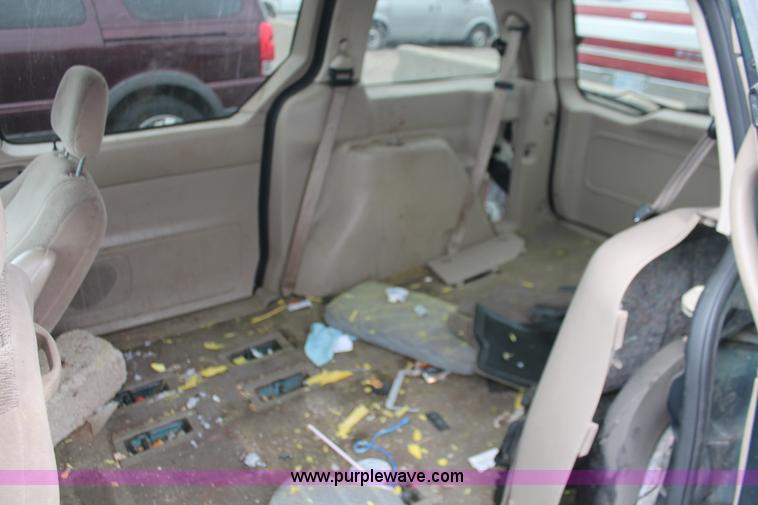 image for item E3405 2000 Ford Windstar SE van