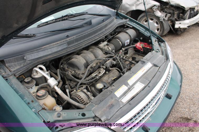 image for item E3405 2000 Ford Windstar SE van