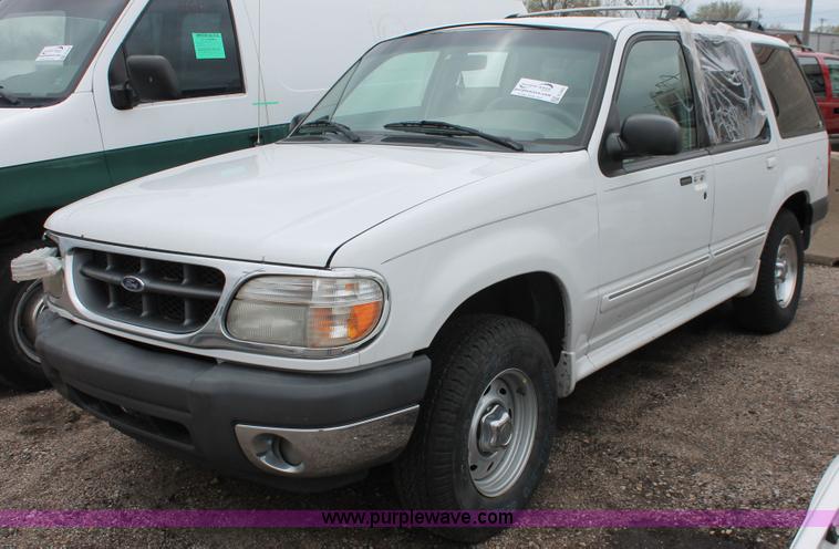 image for item E3407 2000 Ford Explorer XLT SUV