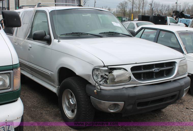 image for item E3407 2000 Ford Explorer XLT SUV