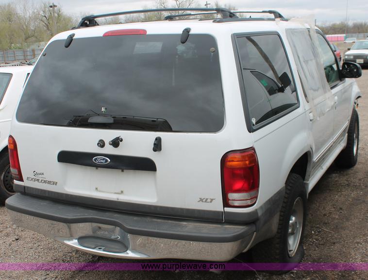 image for item E3407 2000 Ford Explorer XLT SUV