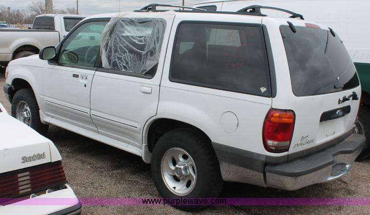 image for item E3407 2000 Ford Explorer XLT SUV