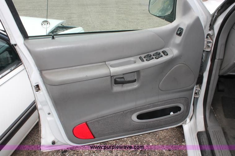 image for item E3407 2000 Ford Explorer XLT SUV