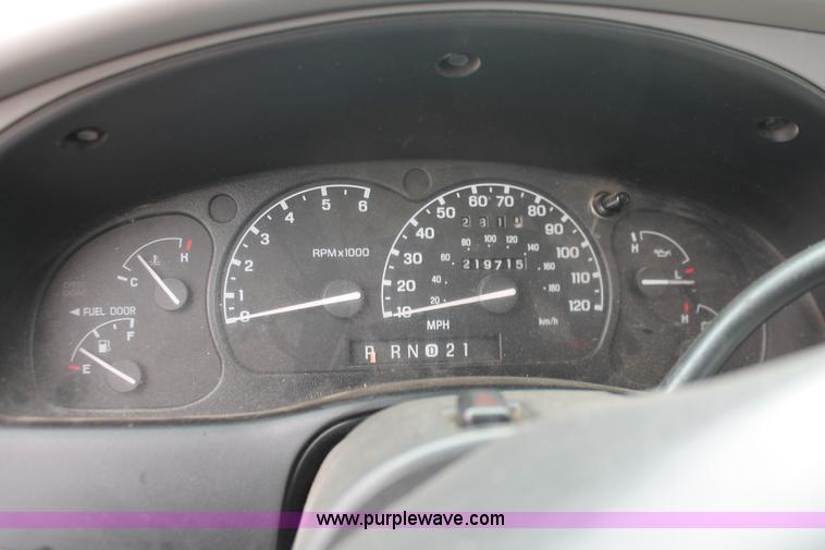 image for item E3407 2000 Ford Explorer XLT SUV