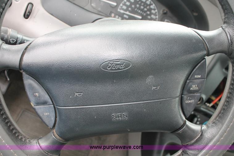 image for item E3407 2000 Ford Explorer XLT SUV