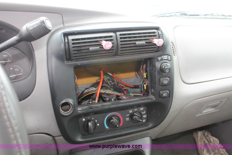 image for item E3407 2000 Ford Explorer XLT SUV