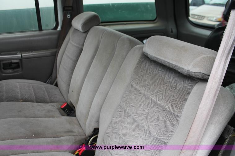 image for item E3407 2000 Ford Explorer XLT SUV