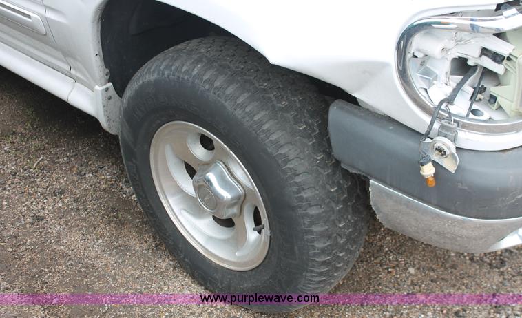 image for item E3407 2000 Ford Explorer XLT SUV