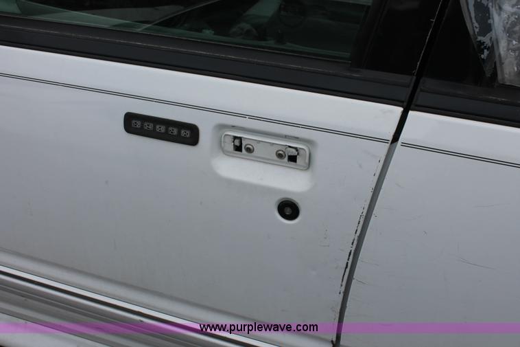 image for item E3407 2000 Ford Explorer XLT SUV